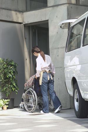 人前でも笑顔になれる見えない矯正治療